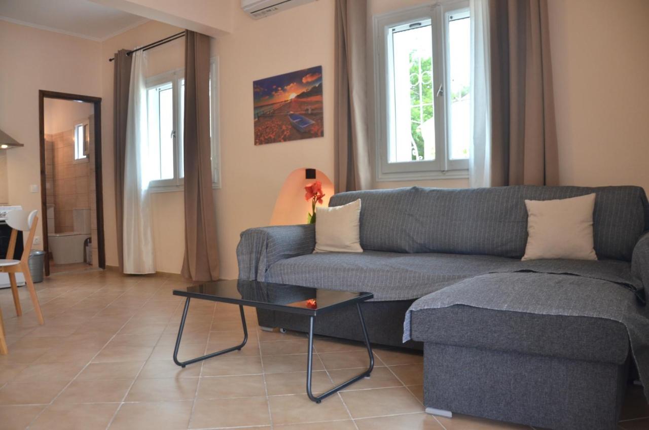 Agatha's Spacious Modern Apt-1 Apartment Peritheia