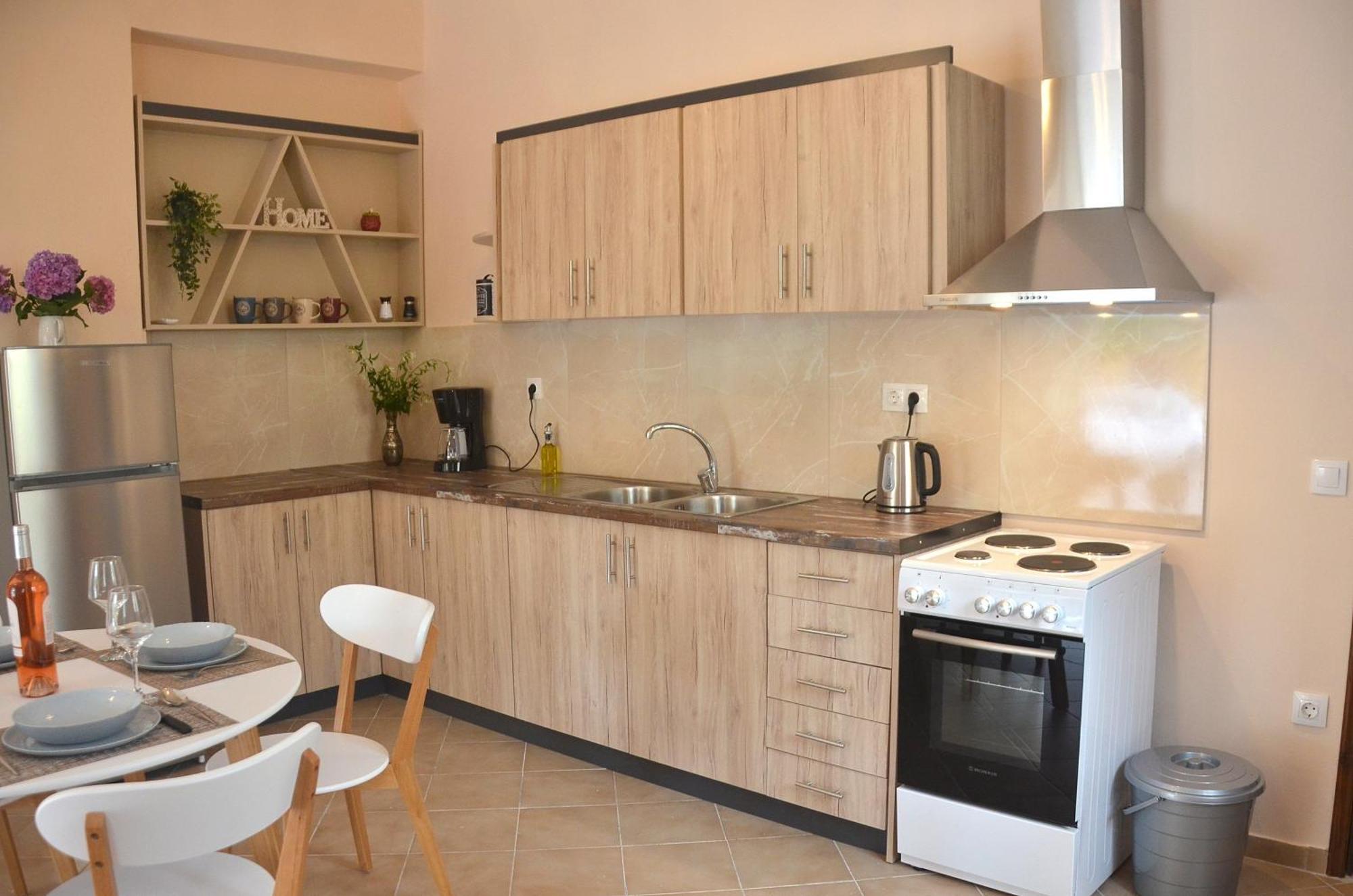 Agatha's Spacious Modern Apt-1 * Peritheia