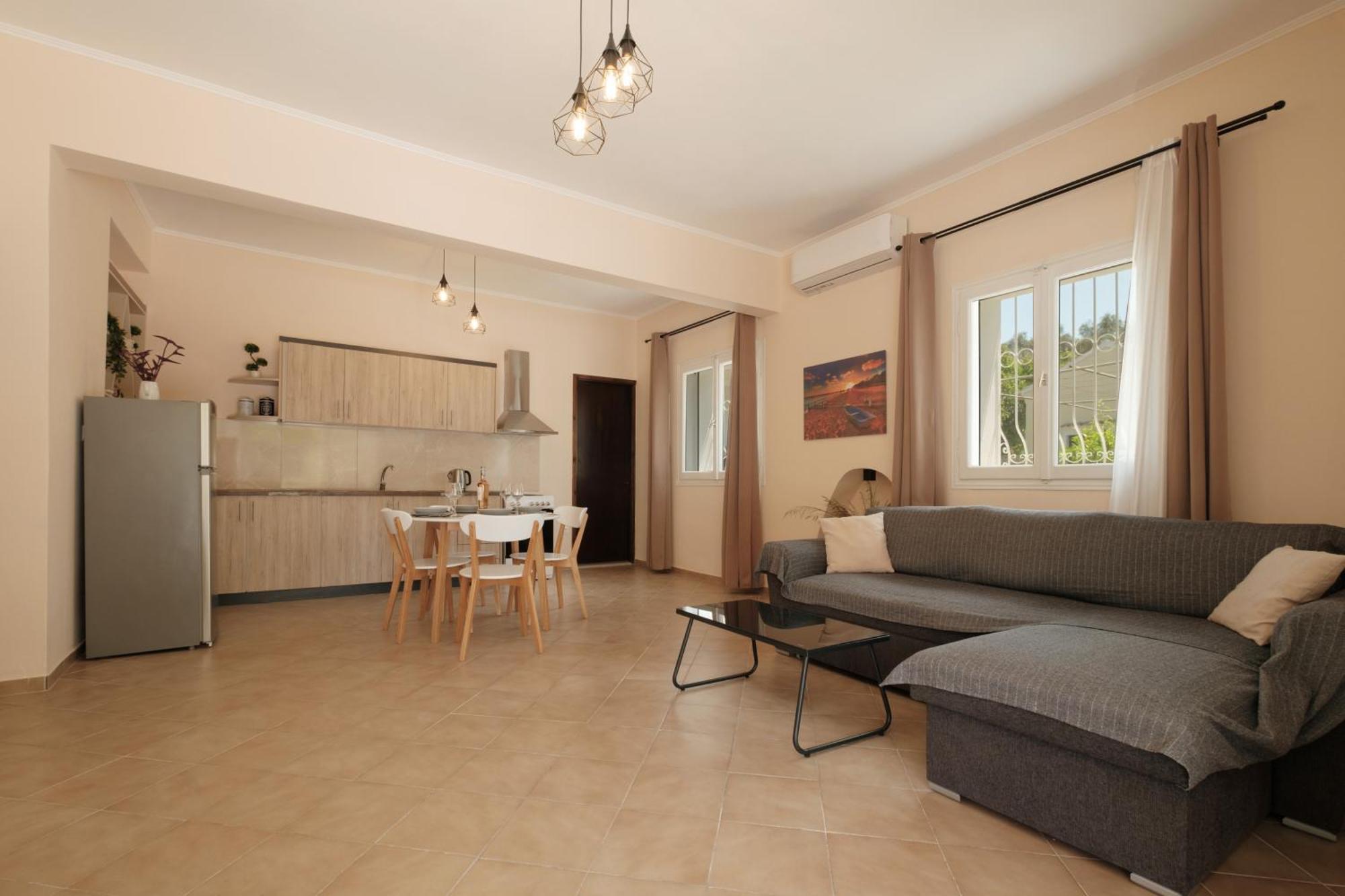 Apartment Agatha's Spacious Modern Apt-1 Peritheia