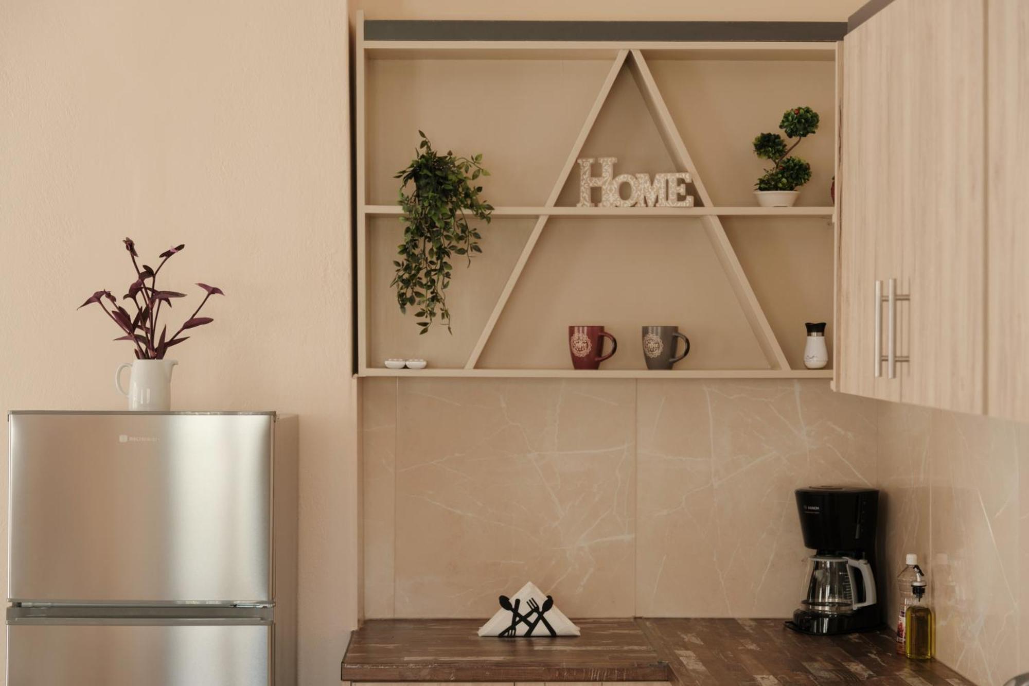 Agatha's Spacious Modern Apt-1 *
